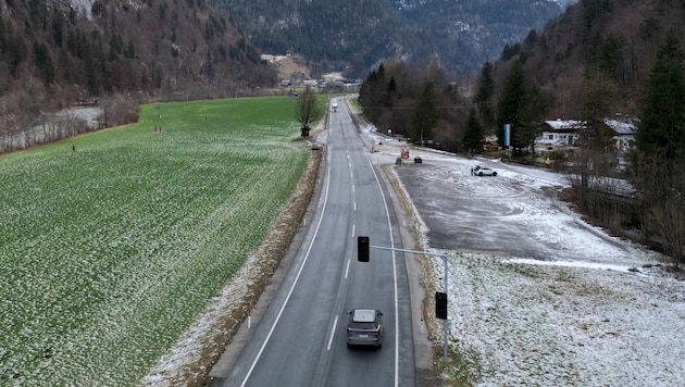 Im Lawinenfall schalten die Ampeln auf der Pinzgauer Straße auf rot.