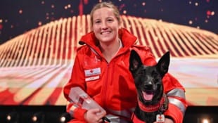 Suchhundeführerin Lena Tesch wurde noch während der Gala mit ihrer braven „Fanny“ zu einem neuen ...