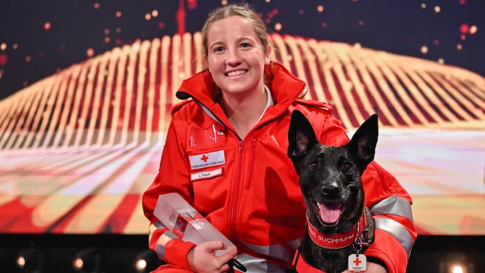 Suchhundeführerin Lena Tesch wurde noch während der Gala mit ihrer braven „Fanny“ zu einem neuen ...