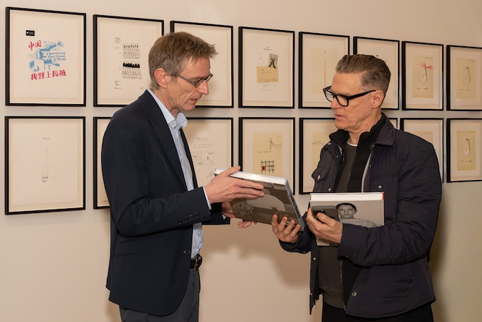 Kunstkenner im Gespräch: Albertina-Direktor Ralph Gleis mit Bryan Adams