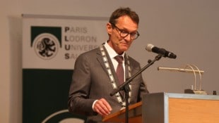 Seit einem Jahr im Amt krempelt Rektor Bernhard Fügenschuh den Markenauftritt der Uni um.