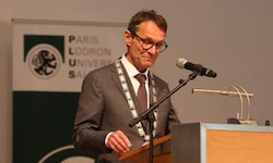 Seit einem Jahr im Amt krempelt Rektor Bernhard Fügenschuh den Markenauftritt der Uni um.