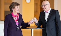 Ex-Festspielchefin Helga Rabl-Stadler mit bwt-Chef Andreas Weißenbacher. Nach dem Ausscheiden ...