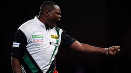 David Munyua ist bei der Darts-WM als erster Kenianer eine Runde weiter.