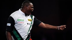 David Munyua ist bei der Darts-WM als erster Kenianer eine Runde weiter.