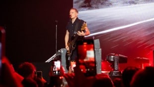 Ein Triumphzug mit Ansage: Bryan Adams begeisterte die Fans mit einer zweistündigen Top-Show – ...