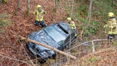 Das Auto wurde beim Unfall erheblich beschädigt.
