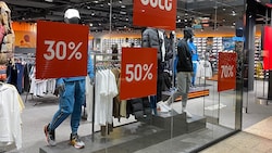 In den Wochen vor Weihnachten lockt der Handel mit einer Fülle an Angeboten – und so auch für ...