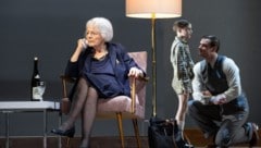 Rollt über zwei pausenlose Stunden deutsche Verhältnisse auf: die sehr große Schauspielerin Lore ...