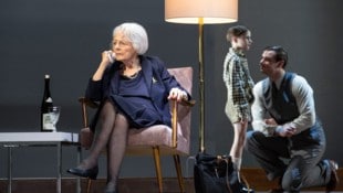 Rollt über zwei pausenlose Stunden deutsche Verhältnisse auf: die sehr große Schauspielerin Lore ...