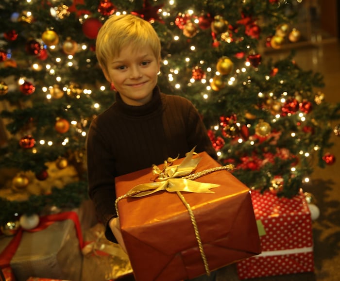 Vor allem für tolle Geschenke für den Nachwuchs greifen Eltern oft sehr tief ins Geldbörserl.