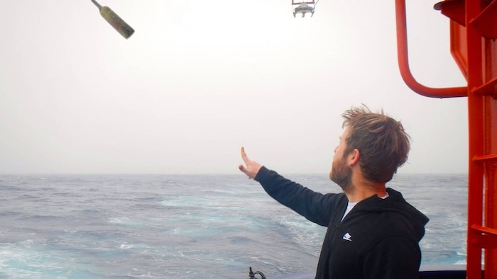 Johann Klages vom Alfred-Wegener-Institut hatte die Flaschenpost auf dem Rückweg von einer ...