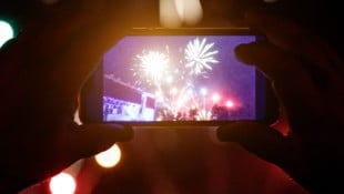 Wer sich erst um Mitternacht auf die Suche nach dem optimalen Standort und den passenden ...