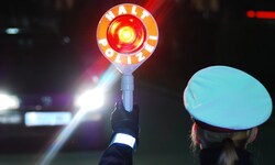 So schnell konnte der Raser garnicht fahren, so schnell war der Führerschein gezwickt.