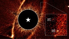 Als die Staubwolke cs2 (rechts unten) plötzlich auftauchte, war den Astronomen schnell klar, ...