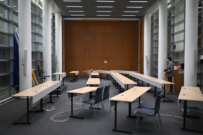 Das ist das einstweilige Ausweichquartier, der Leopoldsaal im Erdgeschoss des Landhauses.