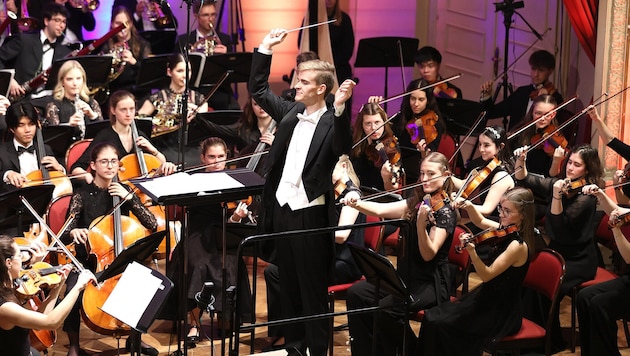 Mit seinen 23 Jahren ist Matthias Achleitner bereits ein aufgehender Stern am Dirigenten- und ...