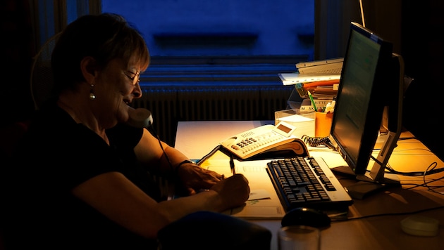 So sieht Telefonseelsorge aus : eine helle Insel in der Nacht.