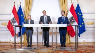 Staatssekretärin Michaela Schmidt (SPÖ), Staatssekretär Alexander Pröll (ÖVP) und ...