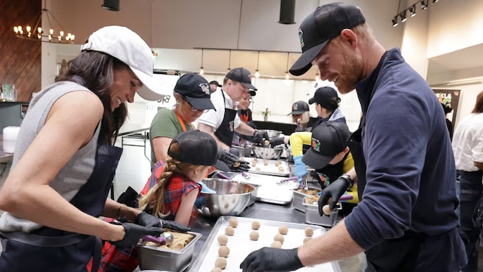 Erst kürzlich tauften Herzogin Meghan und Prinz Harry ihre Stiftung um. Jetzt hat der Leiter von ...