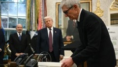 Der Technokrat Tim Cook kam im August des Vorjahres noch mit einem Präsent ins Weiße Haus – und ...