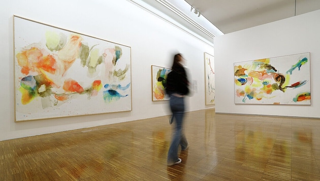 Ansicht der Wolfgang-Hollegha-Ausstellung in der Neuen Galerie Graz