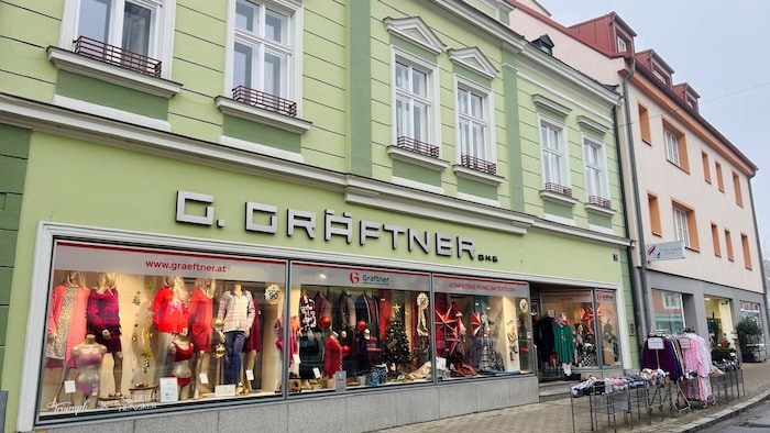 Außenansicht des Geschäfts im Jahr 2025.