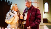 Anna (68) und Albert (72) in der Brigittakirche, wo ihr erstes Date stattfand.