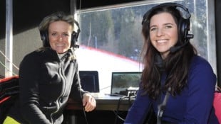 Alexandra Meissnitzer (li.) kommentierte und moderierte bis vor Kurzem im TV, hier im Einsatz ...