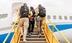 Die internationalen Flughäfen stellen in Zukunft die einzigen EU-Außengrenzen Österreichs da. ...
