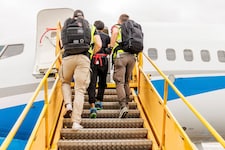 Die internationalen Flughäfen stellen in Zukunft die einzigen EU-Außengrenzen Österreichs da. ...