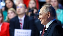 Russlands Präsident Wladimir Putin hat am Freitag wieder zu seiner jährlichen Pressekonferenz ...