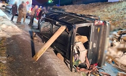 In Namlos stürzte der Wagen eines stark betrunkenen 40-Jährigen über einen Abhang und blieb auf ...