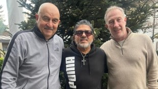 Peter Moizi Maradona-Double Abi Atici mit Stani Tschertschessow (li.) und Stephan Marasek (re.).