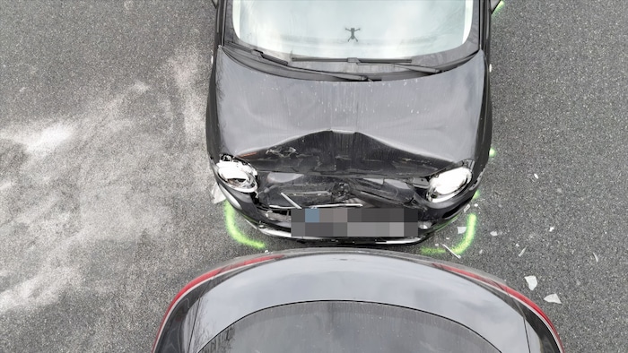 Die beteiligten Fahrzeuge wurden teils erheblich beschädigt.