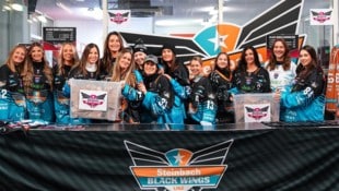 Von links: Die Partnerinnen von Geltner, St-Amant, Collins, Gaffal, Tirronen, Neubauer, Pusnik, ...