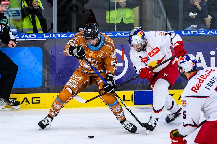 Linz spielte in keksfarbenen Weihnachts-Jerseys