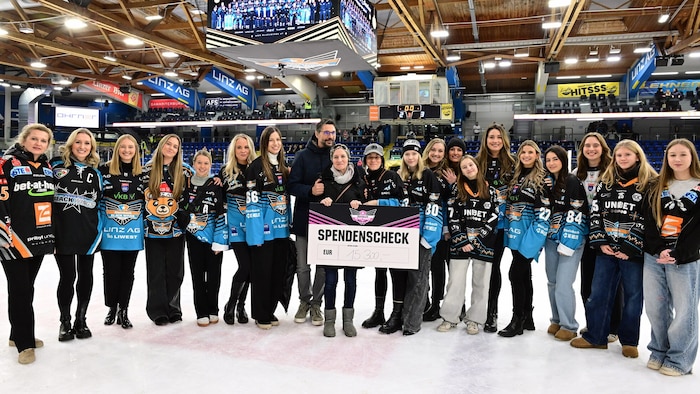 Schwer lesbar: 15.300 Euro sammelten die Black-Wings-Frauen.