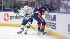 Marco Rossi (l.) feierte den nächsten Sieg mit Vancouver.