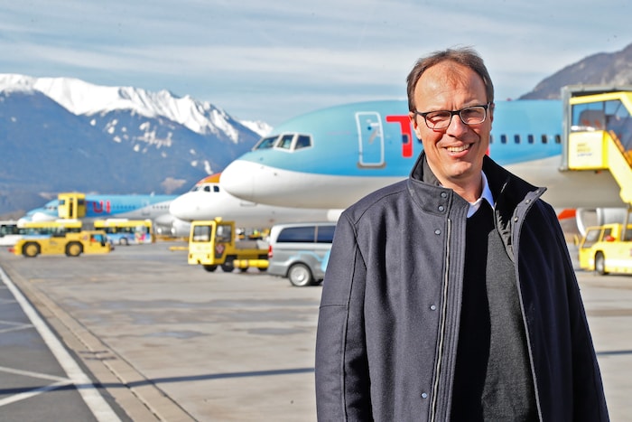Flughafen-Direktor Marco Pernetta erklärt die Hintergründe, vor allem im Winter brauche es nun ...