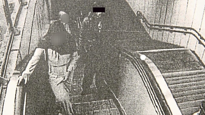 Bakhti, a few minutes before her death. On the escalator of a subway station. Her brother was ...