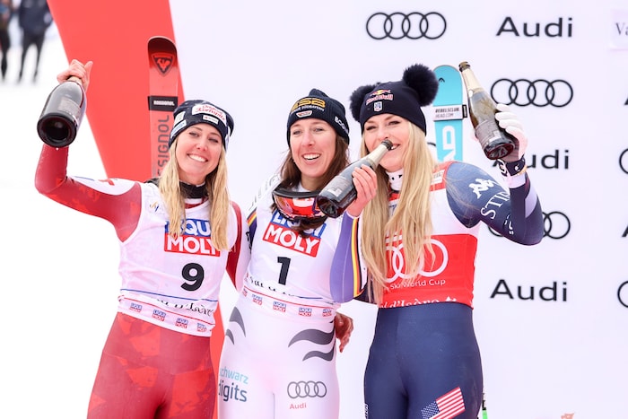 Cornelia Hütter, Kira Weidle and Lindsey Vonn (from left to right)