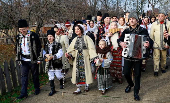 Begleitet werden die „Ziegen“ von viel Musik