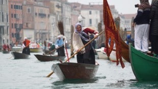 In Italien kommt um die Weihnachtszeit die Hexe Befana – in Venedig aber auf ungewöhnliche Art ...