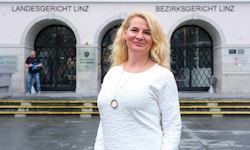 Monika Ring vor dem Landesgericht Linz
