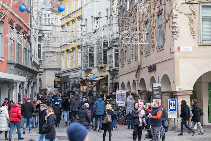 Viele erledigten im trüben Grazer Wetter ihre Weihnachtseinkäufe.