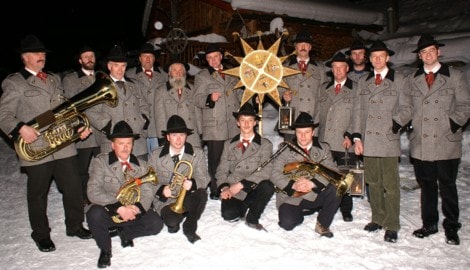 In Heiligenblut ziehen Sternsinger-Rotten seit dem 16. Jahrhundert in der Nacht auf 6. Jänner ...