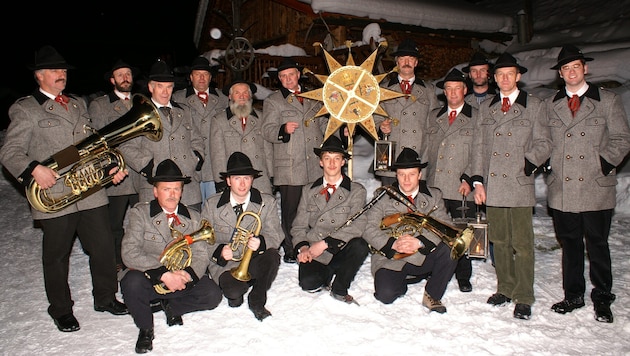 In Heiligenblut ziehen Sternsinger-Rotten seit dem 16. Jahrhundert in der Nacht auf 6. Jänner ...