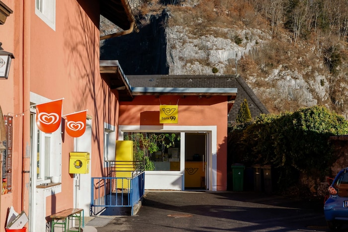 Der Adneter Postpartner-Shop befindet sich bislang in einem Haus neben dem Gemeindeamt.