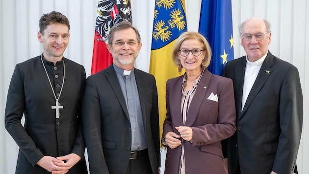 Josef Grünwidl (2. v. li.) sucht als neuer Wiener Erzbischof auch den Kontakt zur Landespolitik.